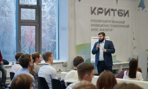 Генеральный директор ООО «СФС» Валентин Богомолов определял лучшие проекты в составе жюри программы «Навигатор инноватора. Красноярск – 2023»